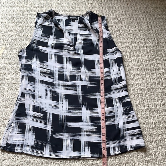 Le Chateau Black & White Sleeveless Top Size XS - Picture 9 of 10